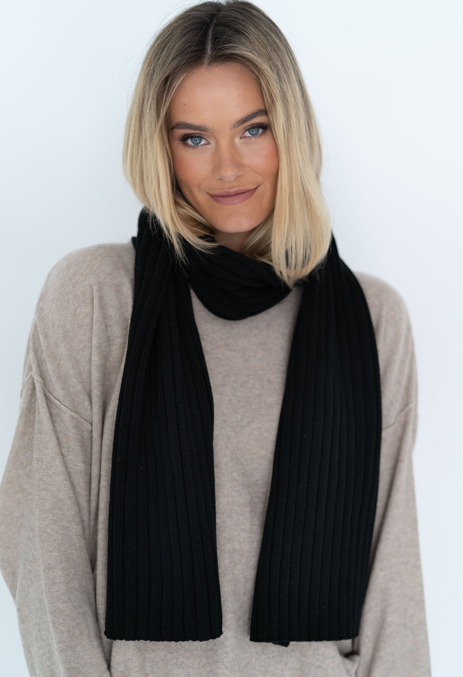 Black ribbed hot sale scarf