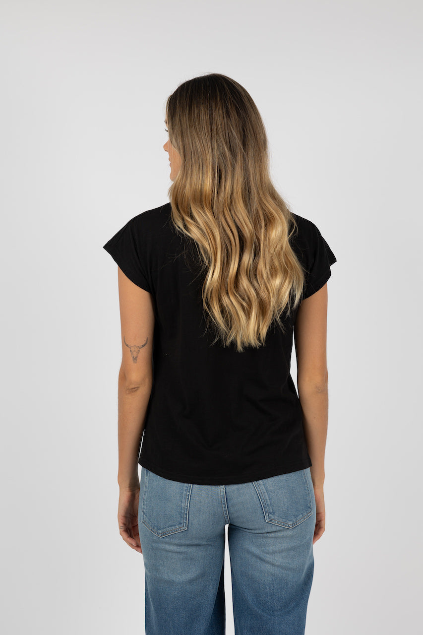 MUST HAVE V NECK TEE SS24