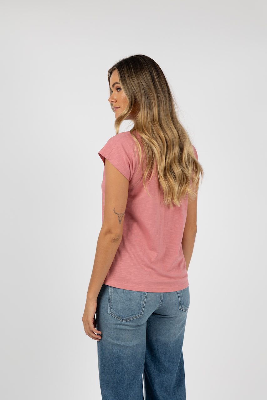 MUST HAVE V NECK TEE SS24