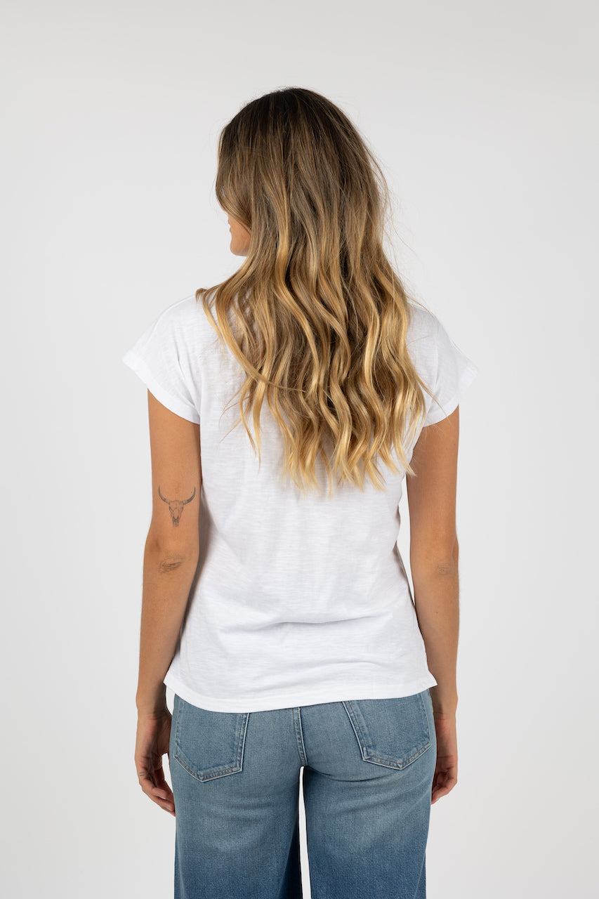 MUST HAVE V NECK TEE SS24