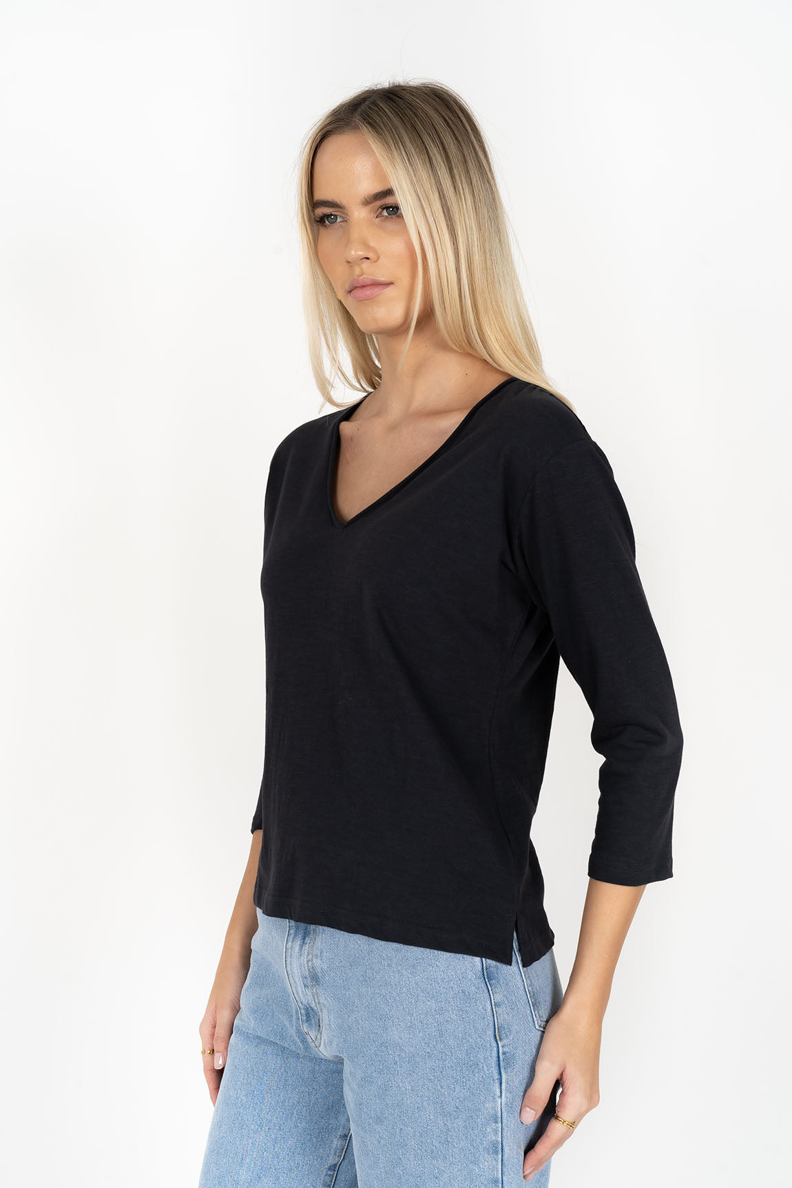 STELLA V-NECK AW25